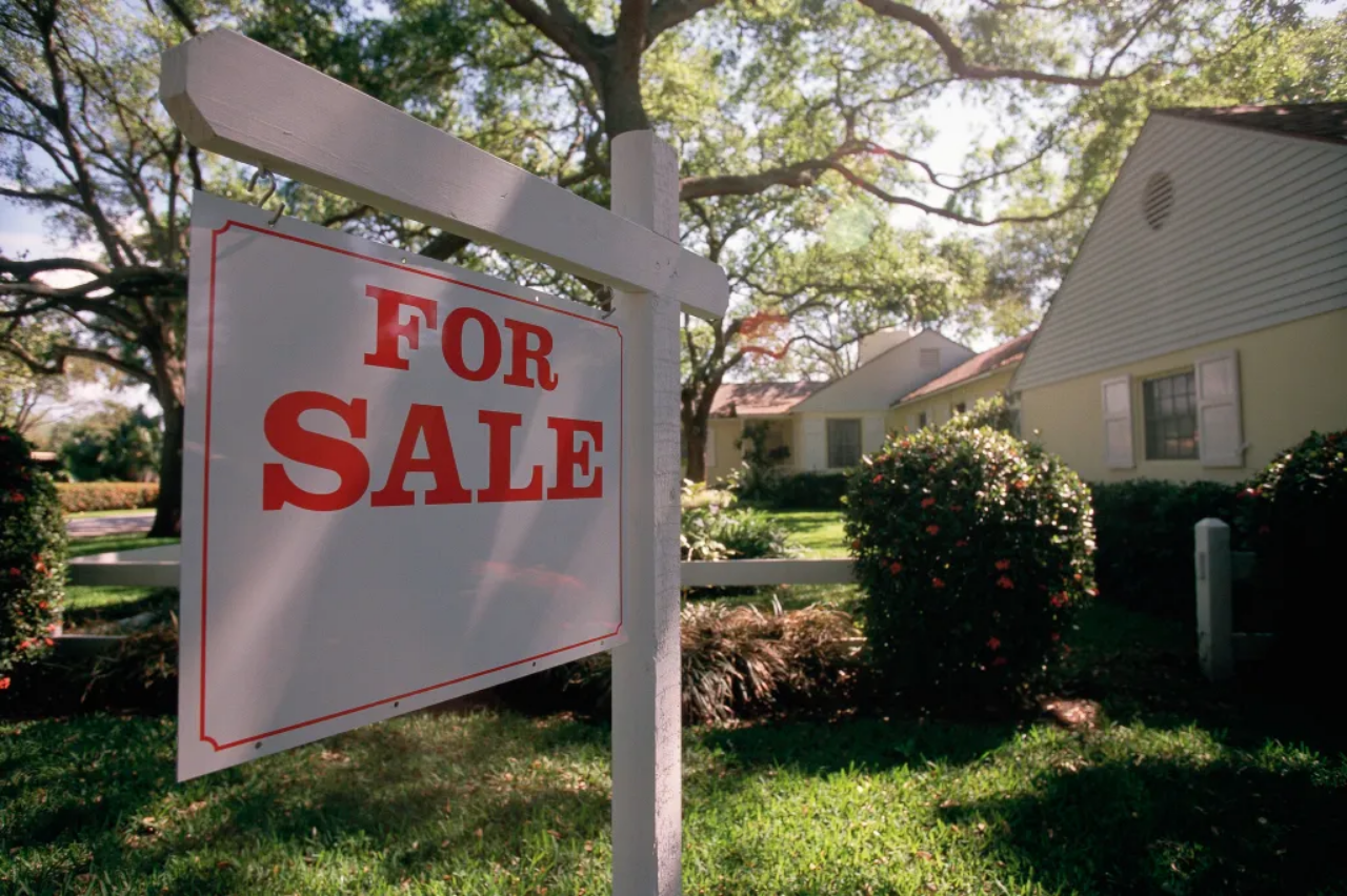 Should you sell your home now or wait for the Realtor settlement this summer?